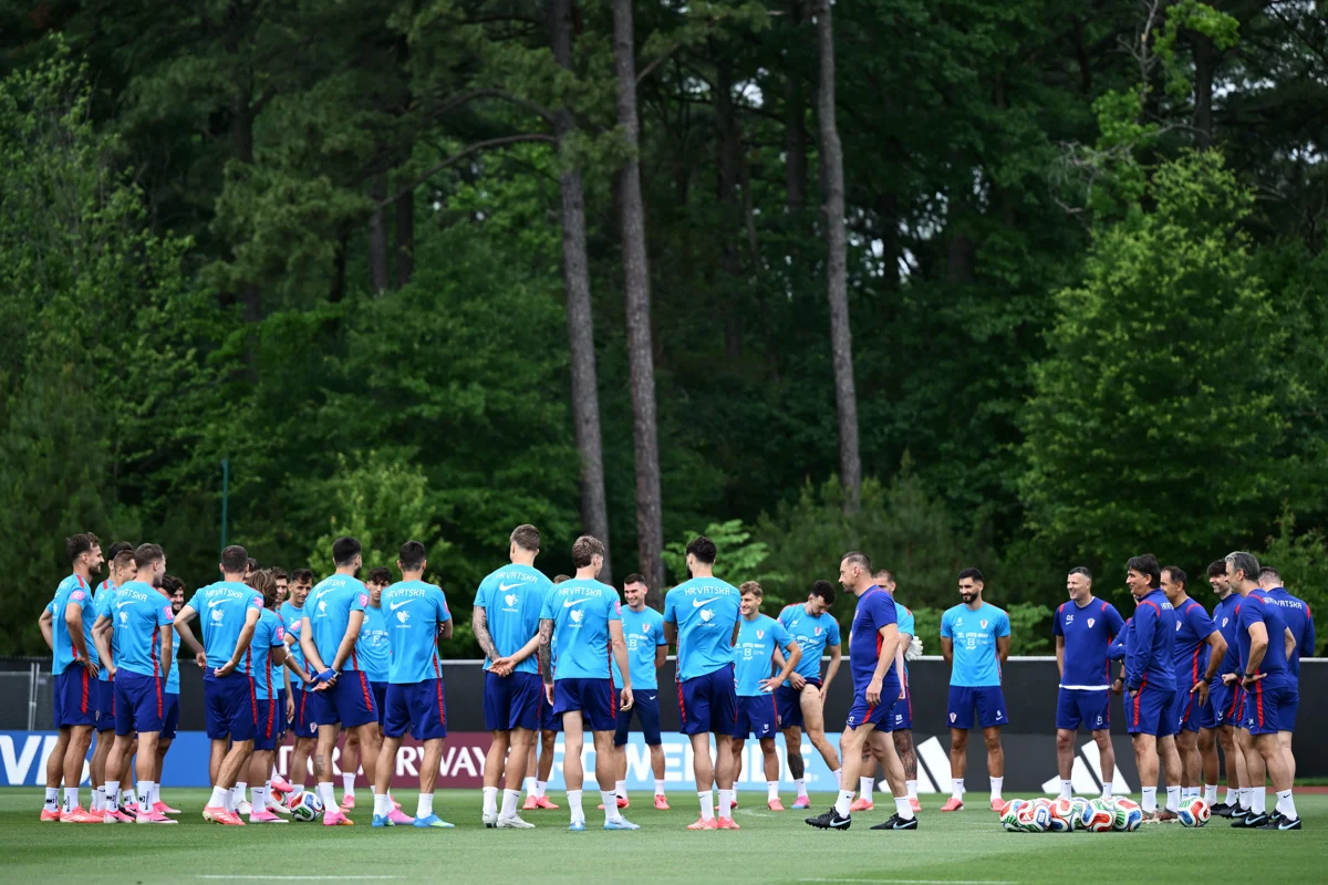 Vatreni odradili trening, Dalić čestitao Kramariću