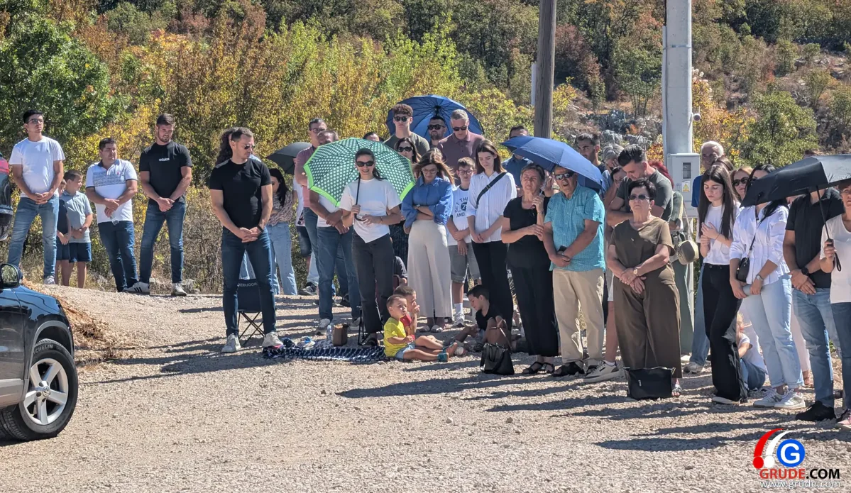 FOTO/VIDEO: Na vrhu Gruda, pod križem koji čuva Hercegovu zemlju, odjeknula poruka: Ovo je naš Križevac 18