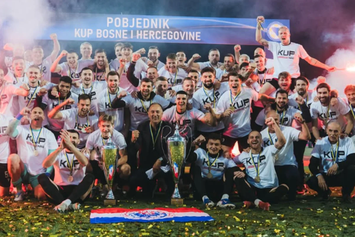 Ludnica na ulicama Mostara, navijači dočekali zlatne Plemiće VIDEO 1