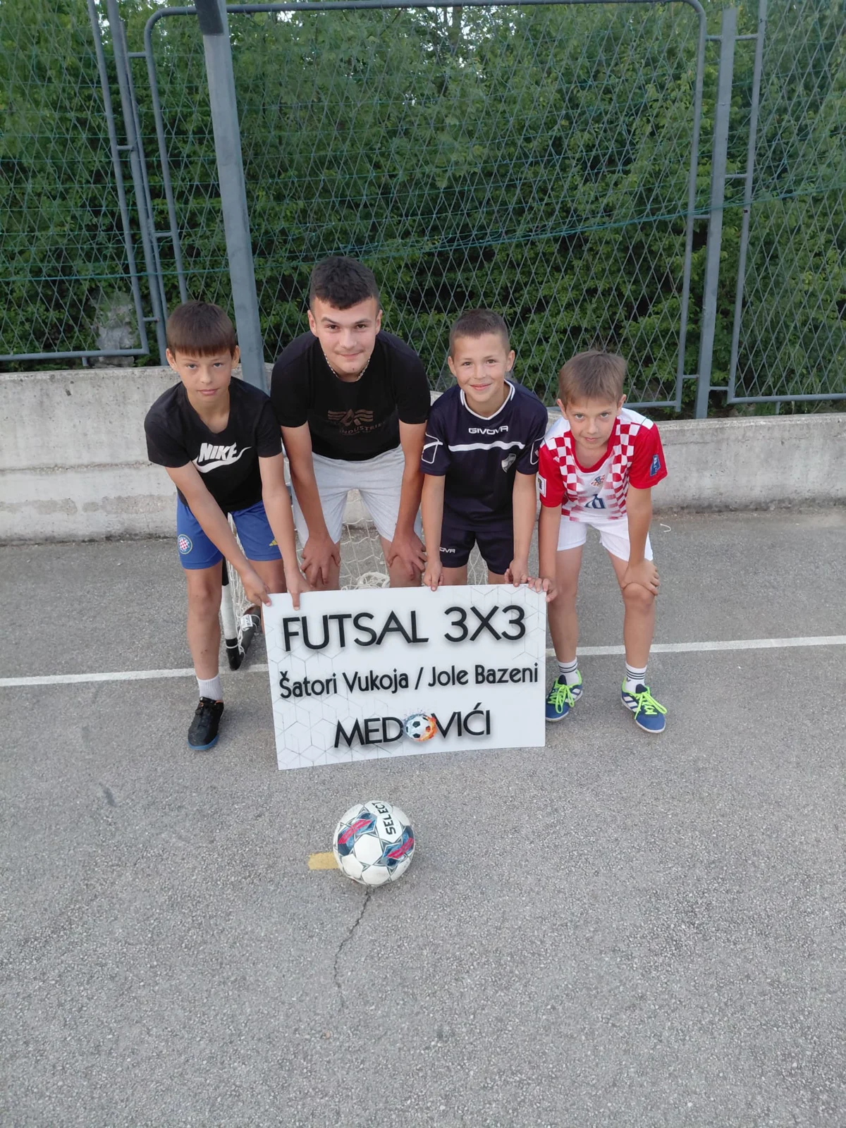 FOTO: Futsal cup na Medovićima stigao do završnice, večeras nagrada Golf 4 i još mnogo toga 16