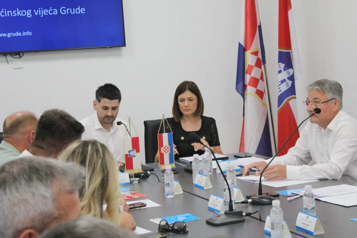 14. sjednica Općinskog vijeća Grude: Odana počast Julienne Eden Bušić, prisegnuo Luka Bošnjak