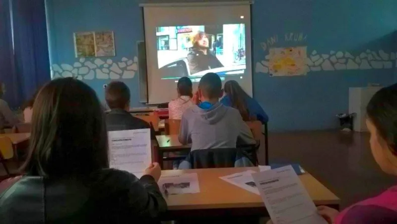 Dio učenika sjeo u školske klupe, ostali kreću u ponedjeljak