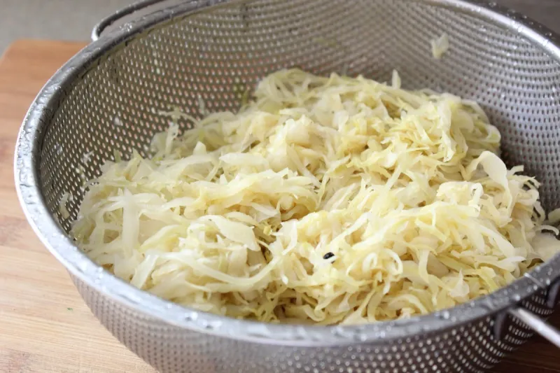 Vrijeme je za kiseli kupus, a ovaj sastojak će ga učiniti još ukusnijim i dugotrajnijim