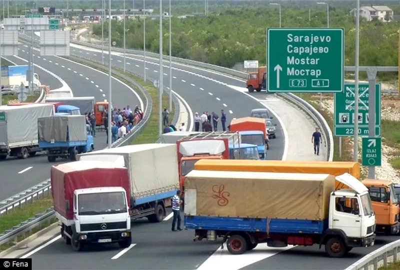 IZDALI IH BOŠNJAČKI MINISTRI - Poljoprivrednici ''prijete'' blokadom granica: Uvozni lobi jači od države