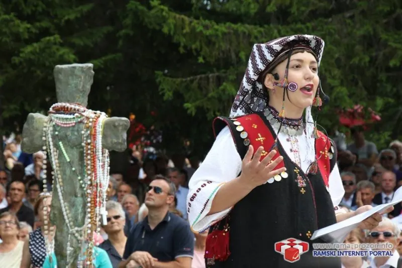 Tisuće vjernika na Kedžari proslavilo 'Divin dan'