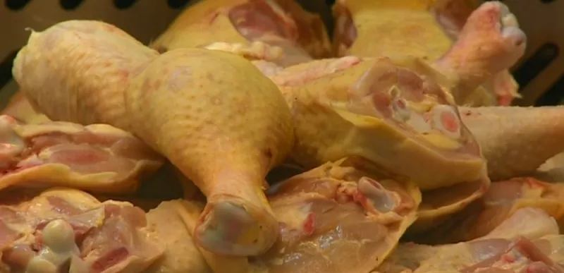 Evo koliko dugo piletina može stajati u hladnjaku? I kako prepoznati je li se pokvarila?
