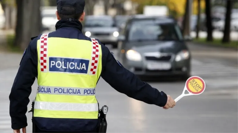 Jeste li u prekršaju ako ''blicanjem'' upozoravate druge vozače na policiju?