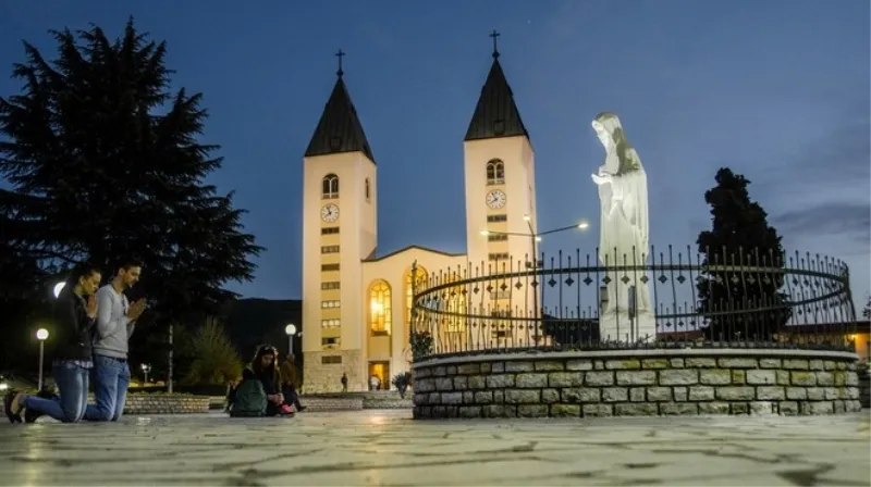 Gospina poruka preko Međugorja: VRATITE SE BOGU DA IZIĐETE IZ OVE KRIZE U KOJU STE UŠLI, ON VAS ŽELI POVESTI U NOVI ŽIVOT