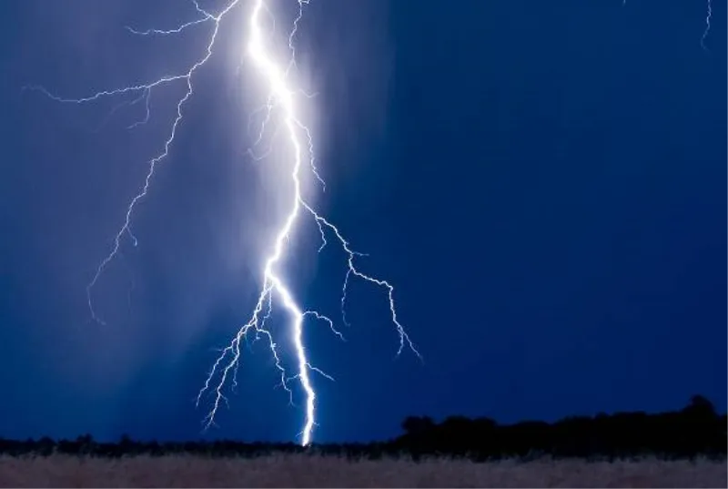 Grom udario u kuću u Mostaru, na teren izašlo 9 vatrogasaca s 3 vozila