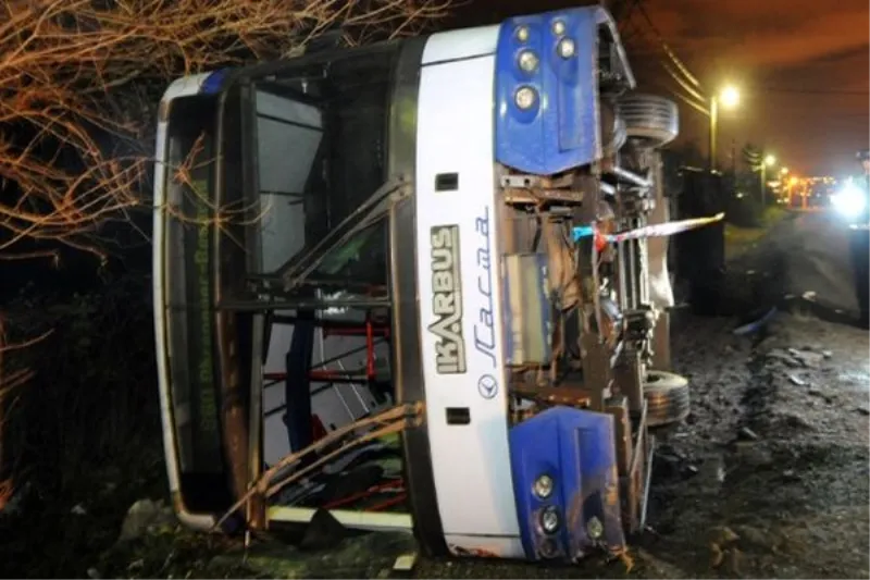 Bus pun školaraca sletio s ceste