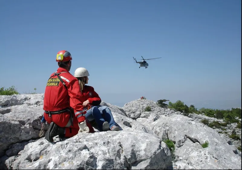 Spašeno dvoje ljudi koji su se izgubili na vrhu Svetog Ilije