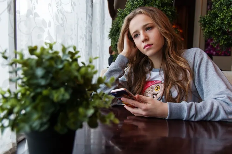 Evo koliko vremena smo proveli na mobitelima u 2024. godini