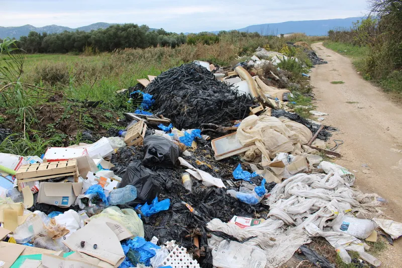Imotsko-Bekijsko polje krš i jezera pod hrpama ilegalnog otpada
