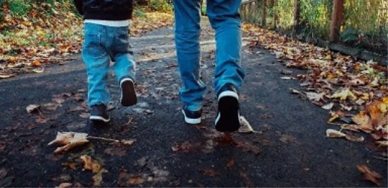 Jedan dan iz perspektive dječaka i njegova zaposlenog tate