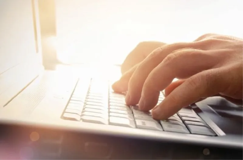 Žena iz Vojnića upoznala muškarca na internetu, ostala bez 3450 eura