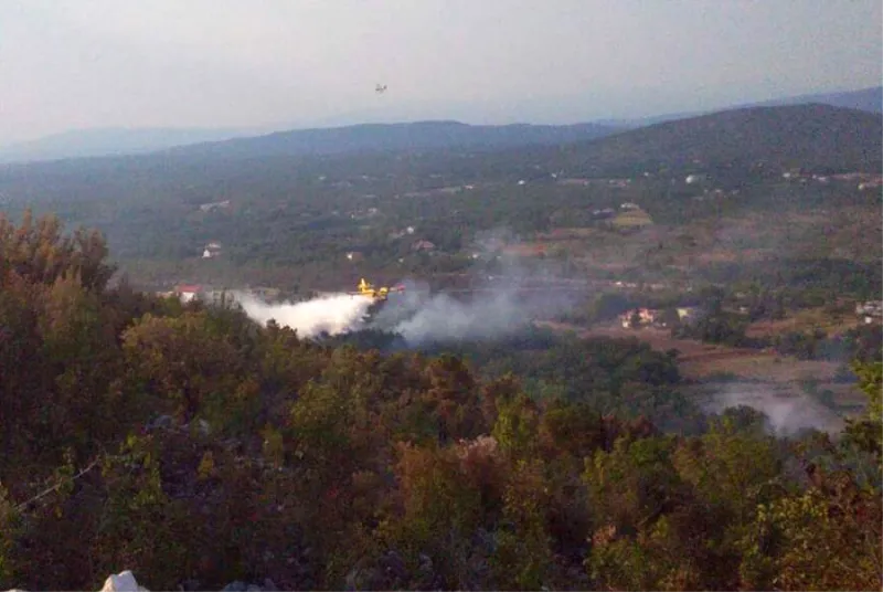 Na Kočerin stižu dva kanadera iz Hrvatske! I Gruđani pomažu u gašenju