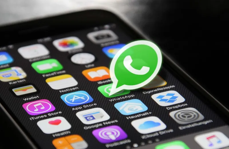 WhatsApp ne mijenja boju u ružičastu