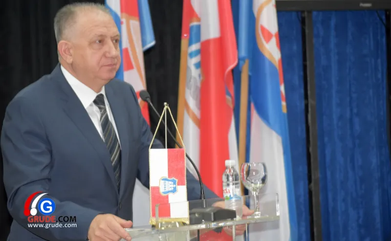 Izetbegović, Čović, Čolak i još neki političari 'umirovljeni na dan' uz 15.000 eura otpremnine