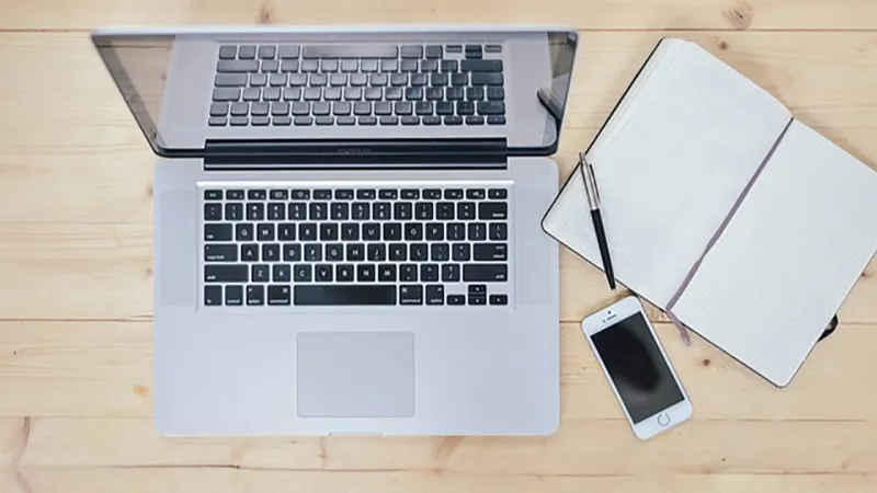Putniku u zrakoplovu zapalio se laptop, više ljudi opečeno