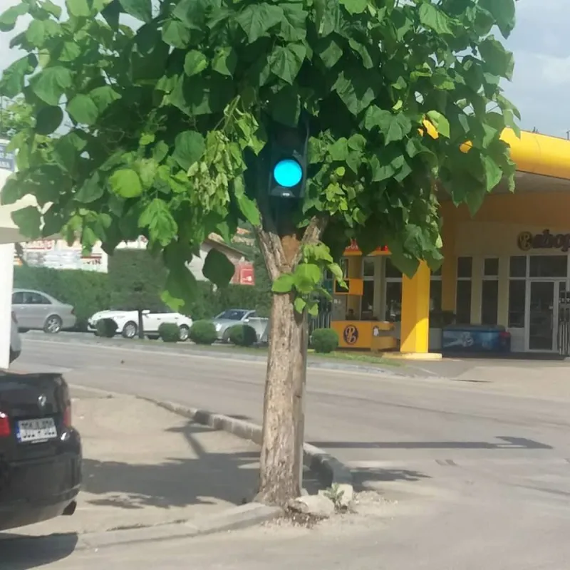 Evo zašto su svjetla na semaforu crvena, žuta i zelena