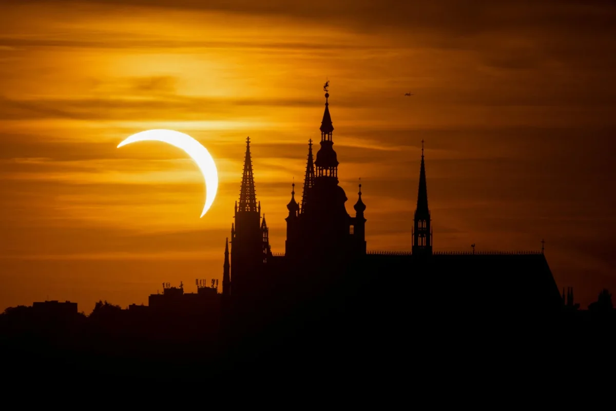Nebeski spektakl iznad Europe: Pogledajte prizore pomrčine Sunca 4