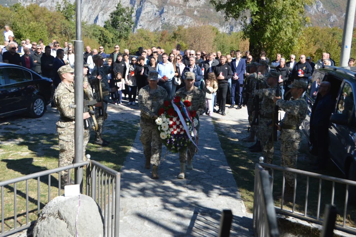 FOTO: HEROJI S VRDA SE NE ZABORAVLJAJU! Mnoštvo vjernika na svetoj misi povodom 33. obljetnice pogibije branitelja 28