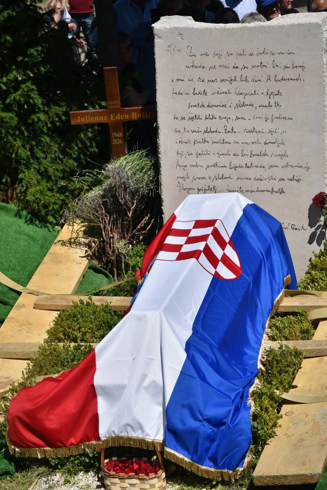 FOTO/VIDEO Heroina Julienne Eden Bušić ispraćena na posljednji počinak 11