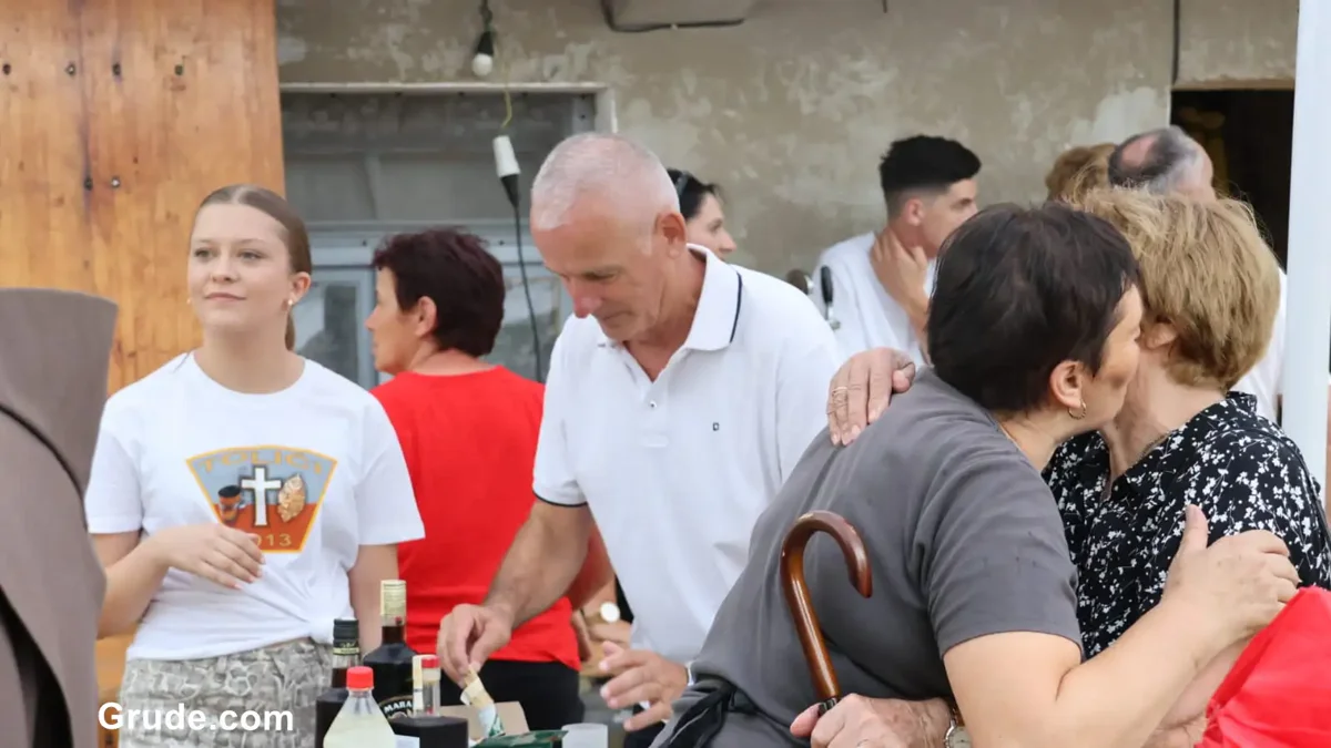 FOTO: Održani 14. Tolića susreti! Kuće se obnavljaju, stari temelji dobivaju novi život 19