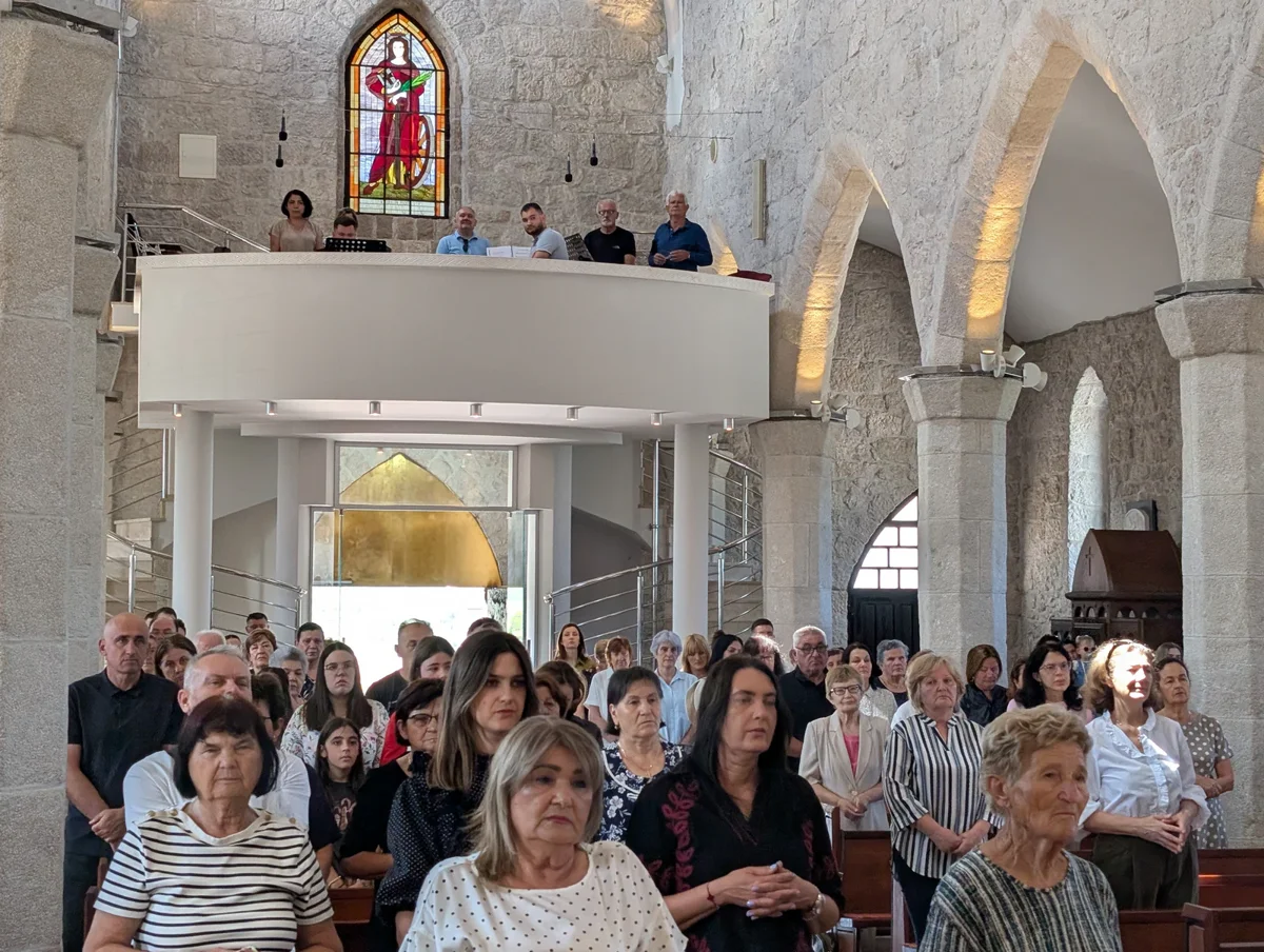 (FOTO) TIJELOVO U GRUDAMA! Fra Stanko Pavlović: Ni bolesti ni kušnje nemaju završnu riječ, nego Gospodin Bog, i zato se ne bojte! 2