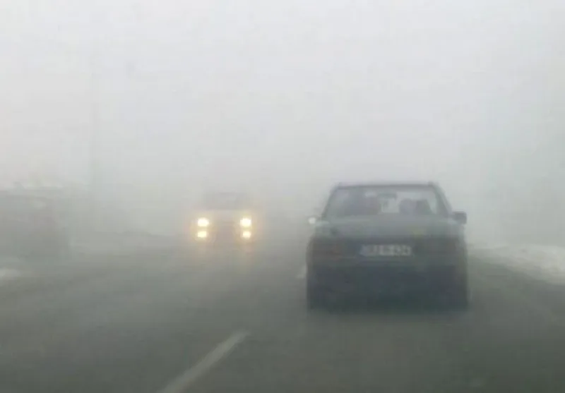 Magla i mokri kolnici otežavaju promet