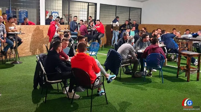 Nogometni kviz u organizaciji Cageballa Grude, u nagradnom fondu novac, pivo...