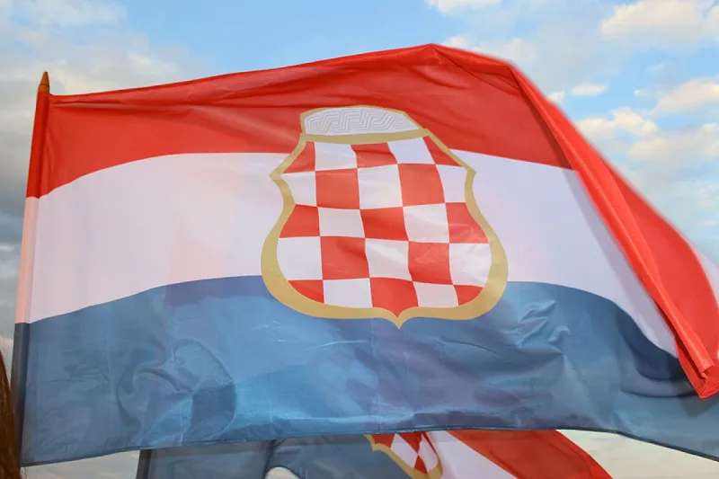 Skandalozno: Dok muslimani na stadione dolaze sa ratnim zastavama tzv. Armije, u Žepču Hrvatima oduzimaju njihove