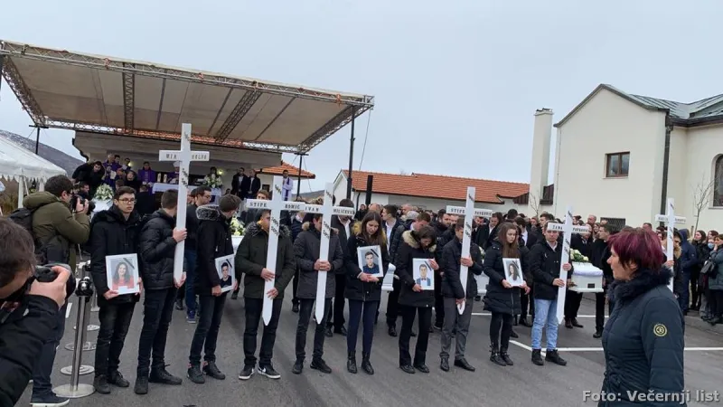 Da kamen proplače: Mladi iz Rakitna ispraćeni na posljednji počinak