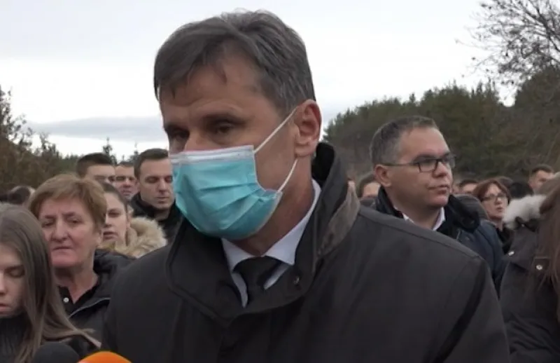 Premijer Fadil Novalić došao na ispraćaj u Rakitno: Ovo je nezapamćena tragedija