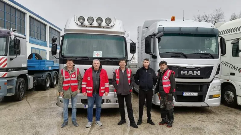 VIDEO Veliko srce Imoćana: Osam šlepera cigli i kontejnera otišlo u Petrinju!