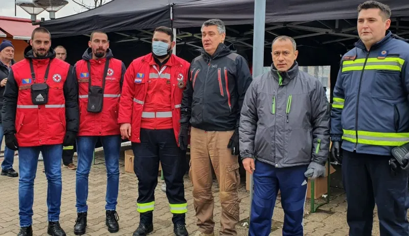 FOTO: Predsjednik Milanović dočekao HERCEGOVCE u Petrinji! Dovezli su 77 tona humanitarne pomoći