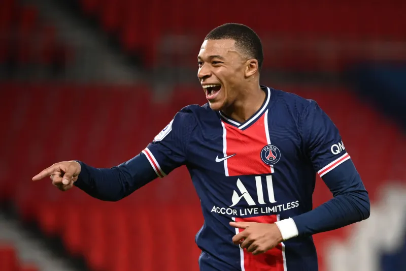 Mbappe je imao 17 godina kada ga je zavela 19 godina starija voditeljica