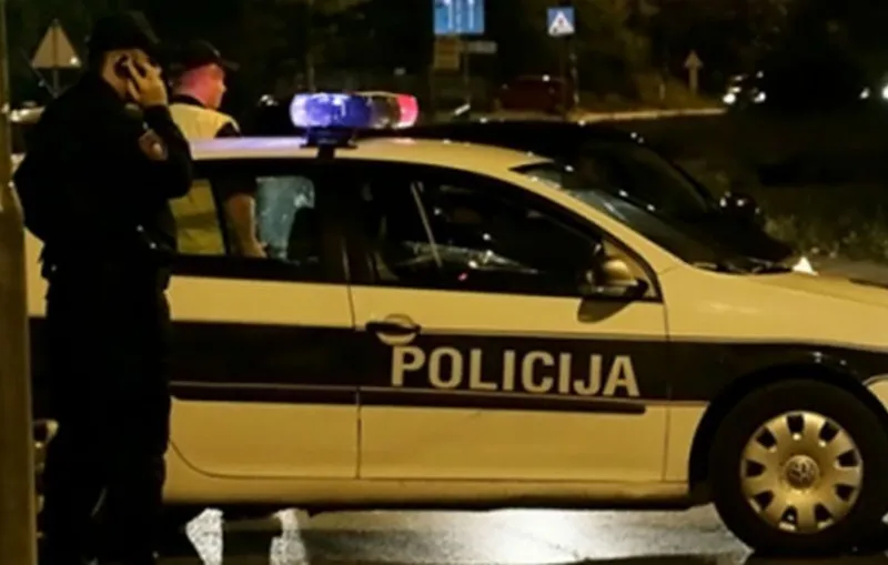 Muškarac nožem napao policajca