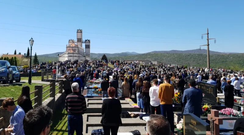 FOTO: Blagoslov polja u Grudama! Fra Stanko: Gospodin je s nama, On je pobjednik nad svakim zlom!