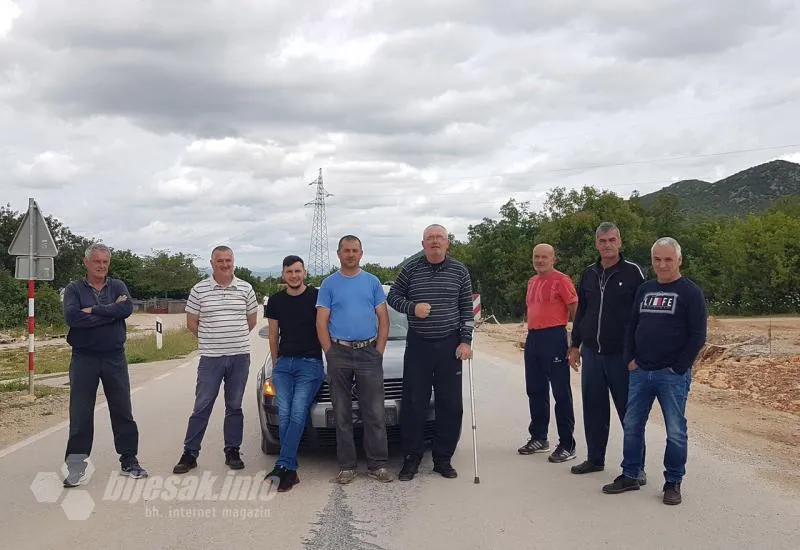 Zbog prašine mještani Zvirovića blokirali cestu