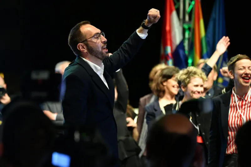 Lako je bilo biti 'aktivist': Tomaševiću propada Holding, njegovi ljudi zaratili