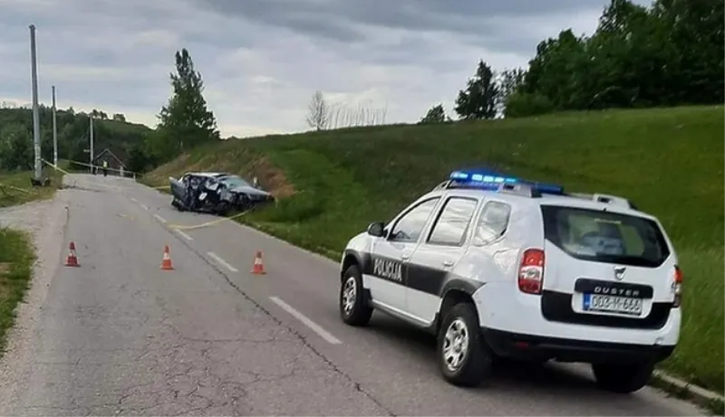 Smrtno stradao 21-godišnji državljanin Austrije, rodom iz BiH, nakon slijetanja auta i udarca u stup u Cazinu