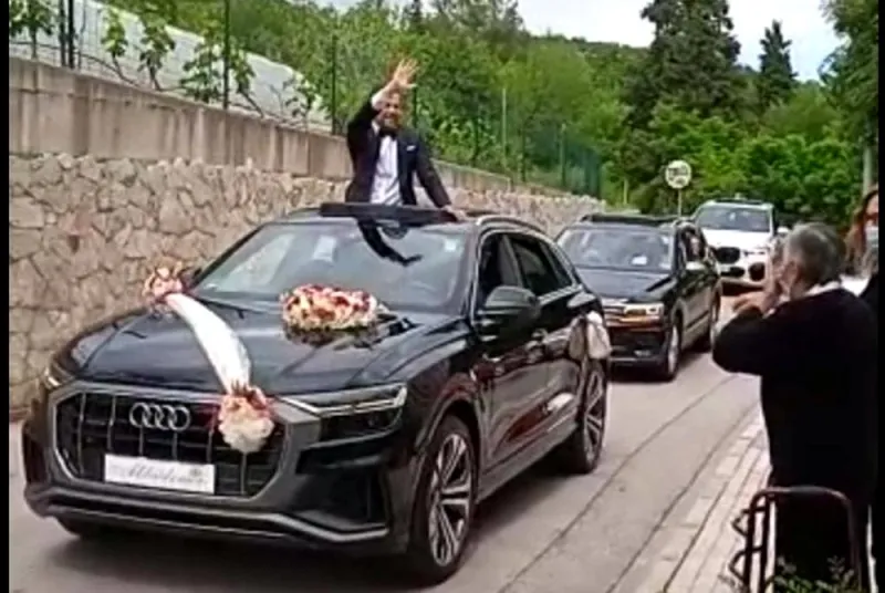 Mladoženja iz Širokog prije dolaska po mladu u Rakitno, svratio do Doma Vita u Grude da mu tetka poškropi svatove