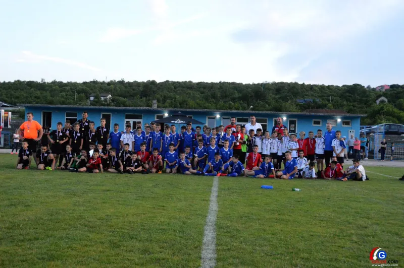 VELIKA FOTOGALERIJA: Zbog legendi Miša i Dine u Grude došli mali nogometni virtuozi, pratila se i Hrvatska - Engleska