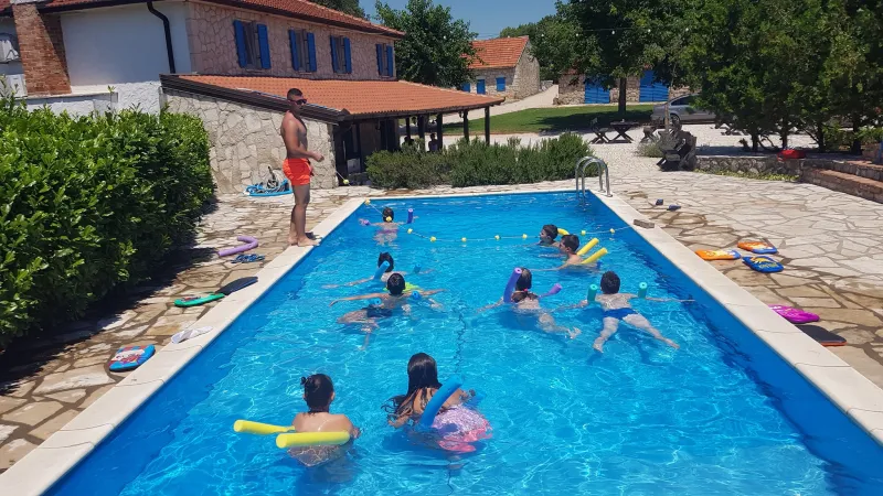 ŠKOLA PLIVANJA U GRUDAMA!