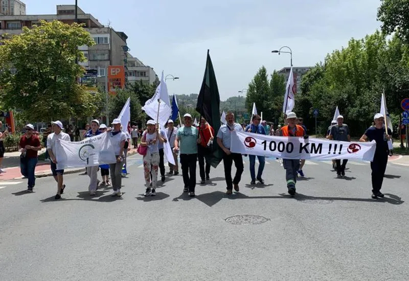 Sindikalci jednoglasni: Fadile jel' te stid davat plaću 400KM?