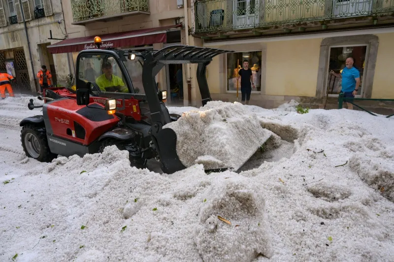 FOTO: Apokaliptične scene iz Njemačke, Francuske... na cesti 60 cm krupe...