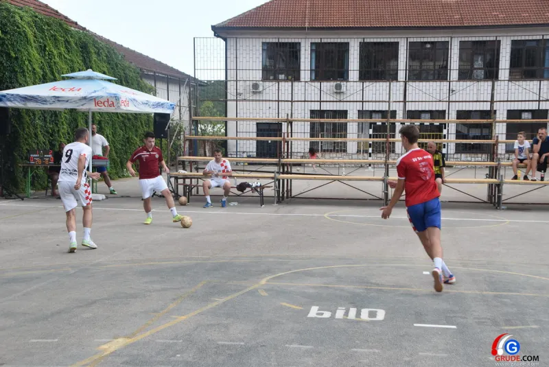 FOTO: 3NA3 U GRUDAMA, dalje prošle ekipe koje su zabile više golova od protivnika 11