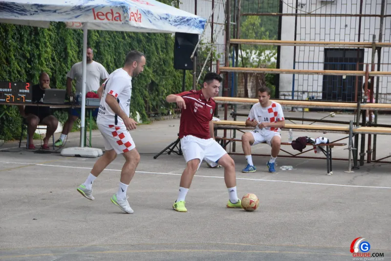 FOTO: 3NA3 U GRUDAMA, dalje prošle ekipe koje su zabile više golova od protivnika 12