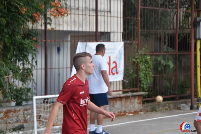 FOTO: 3NA3 U GRUDAMA, dalje prošle ekipe koje su zabile više golova od protivnika 13
